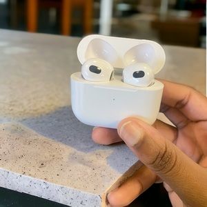 Apple AirPods Gen3(offer or dm me)